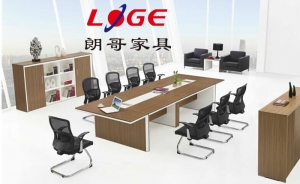 定制板式辦公家具時需考慮哪些因素？